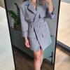 Marynarka damska, dłuższa marynarka, szara marynarka damska, marynarka oversize, maryarnarka z wiązaniem, marynarko-sukienka, moda damska, sklep online, odzież damska, okrycie wierzchnie