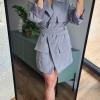 Marynarka damska, dłuższa marynarka, szara marynarka damska, marynarka oversize, maryarnarka z wiązaniem, marynarko-sukienka, moda damska, sklep online, odzież damska, okrycie wierzchnie