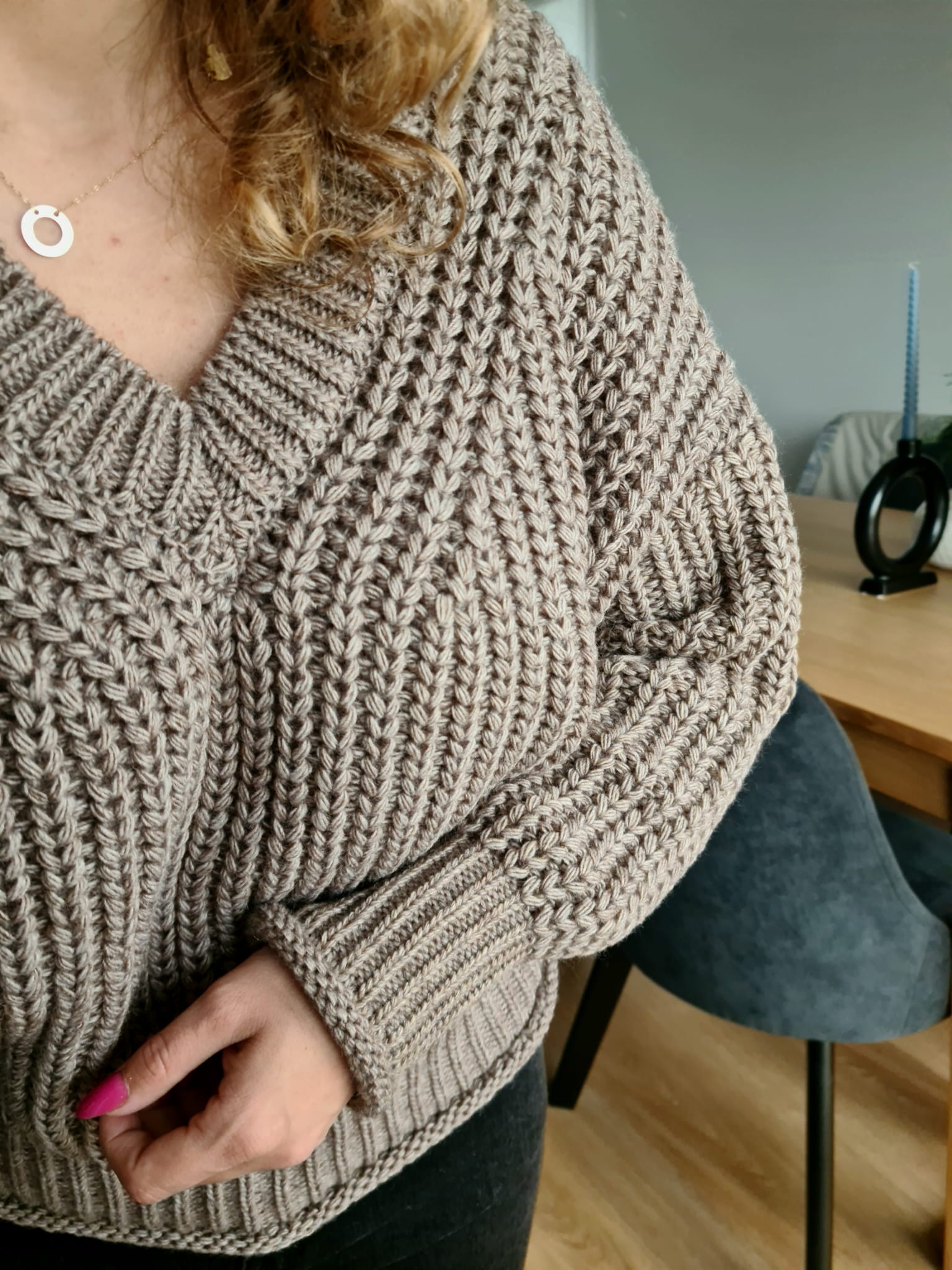 Sweter, sweter damski, sweter damski mocca, sweter z dekoltem V