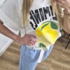 t-shirt. koszulka z nadrukiem, biały t-shirt, szary t-shirt, szara koszulka, szara bluzka, biała bluzka, moda damska, odzież damska