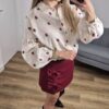 beżowa koszula oversize, oversize koszula, szeroka koszula, koszula w truskawki, koszula na lato, koszula na wakacje, dżinsy, moda damska, sklep online z odzieżą damską