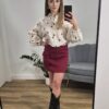 beżowa koszula oversize, oversize koszula, szeroka koszula, koszula w truskawki, koszula na lato, koszula na wakacje, dżinsy, moda damska, sklep online z odzieżą damską
