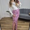 Spódnica midi, spódnica z marszczeniem, marszczenie, spódnica z rozporkiem, dopasowana spódnica, różowa spódnica, moda damska, odzież damska, spódnica w kwiaty