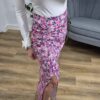 Spódnica midi, spódnica z marszczeniem, marszczenie, spódnica z rozporkiem, dopasowana spódnica, różowa spódnica, moda damska, odzież damska, spódnica w kwiaty