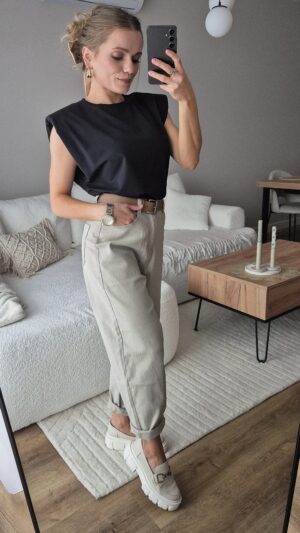 spodnie, spodnie dżinsowe, jasne spodnie, z czym połaczyć dżinsy, koszula i dżinsy, modne stylizacje, dżinsy i marynarka, moda damska, damskie spodnie, damskie dżinsy, szerokie spodnie