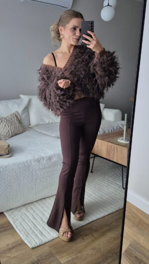 sweter, sweter mop. sweter z frędzlami, ciemny sweter, ciepły sweter, brązowy sweter, moda damska, sweter na jesień, jesienny sweter, cozy sweter, miękki sweterek damski, moda damska, spódniczka, czekoladowy sweterek