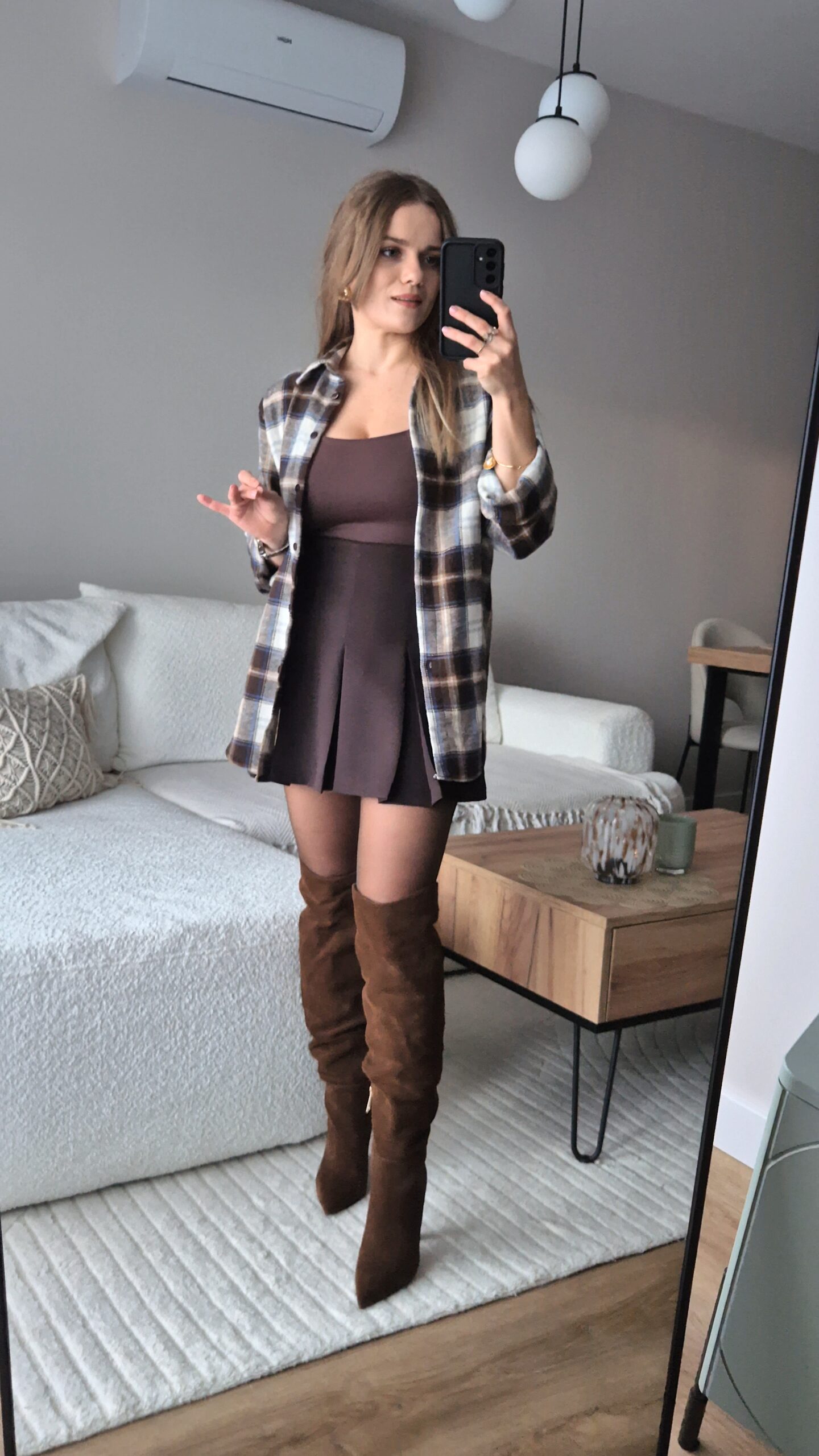 koszula, koszula w kratę, damska koszula, stylizacja jesienna, spódniczko-spodenki, moda damska, stylizacje damskie