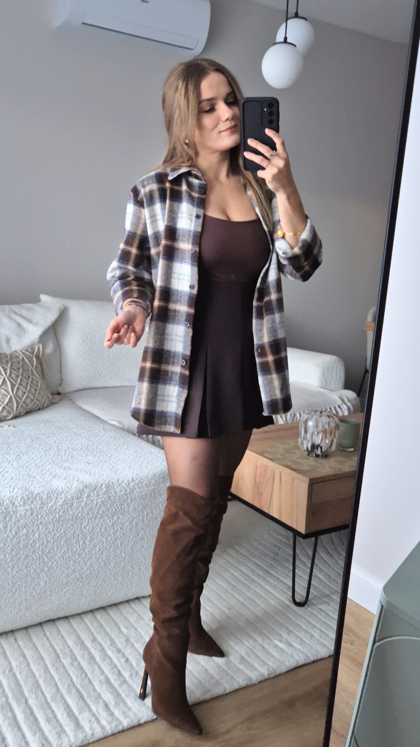 koszula, koszula w kratę, damska koszula, stylizacja jesienna, spódniczko-spodenki, moda damska, stylizacje damskie