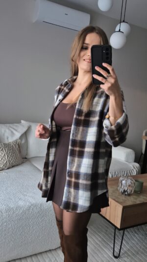 koszula, koszula w kratę, damska koszula, stylizacja jesienna, spódniczko-spodenki, moda damska, stylizacje damskie