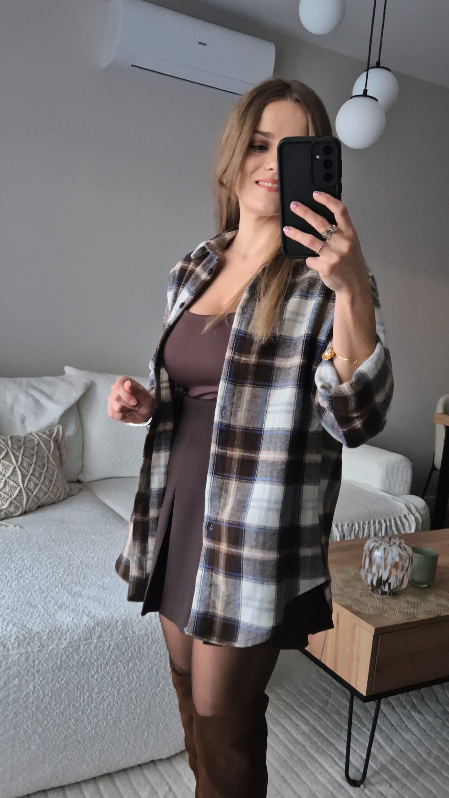 koszula, koszula w kratę, damska koszula, stylizacja jesienna, spódniczko-spodenki, moda damska, stylizacje damskie