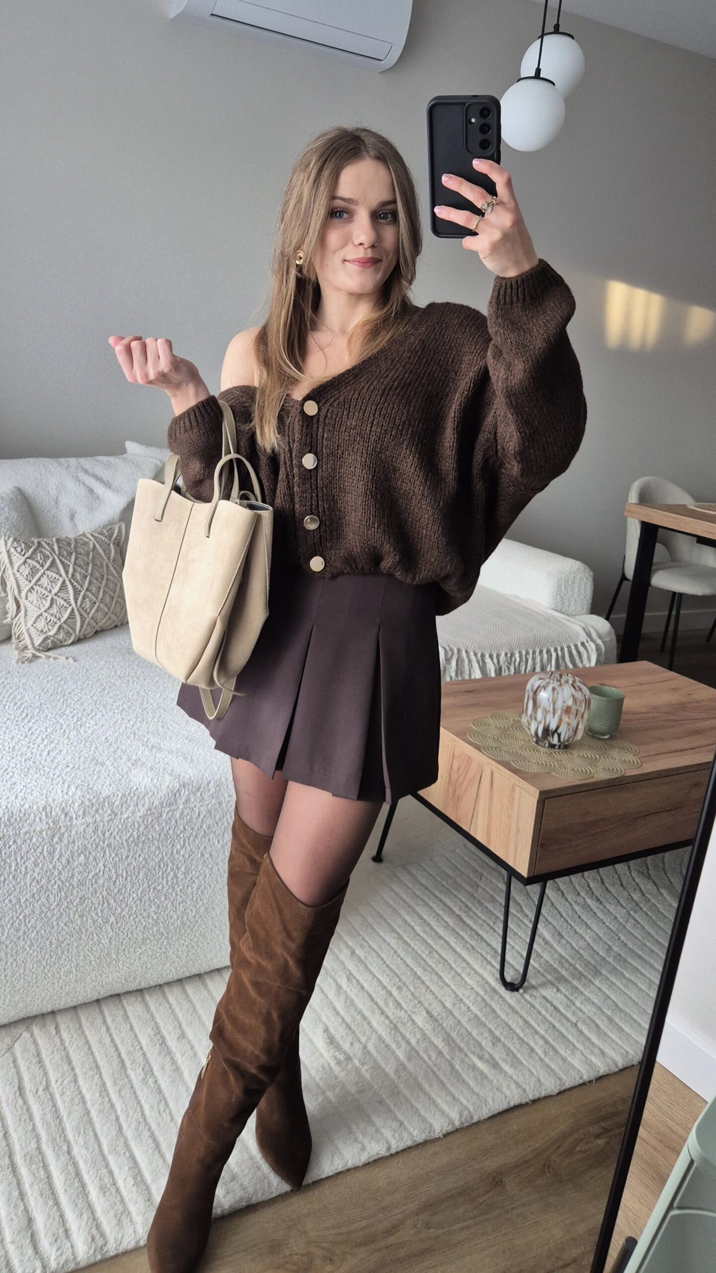 Sweter, sweter damski, brazowy sweter, moda damska, jesienne stylizacje, rozpinany sweter, spódniczko spodenki