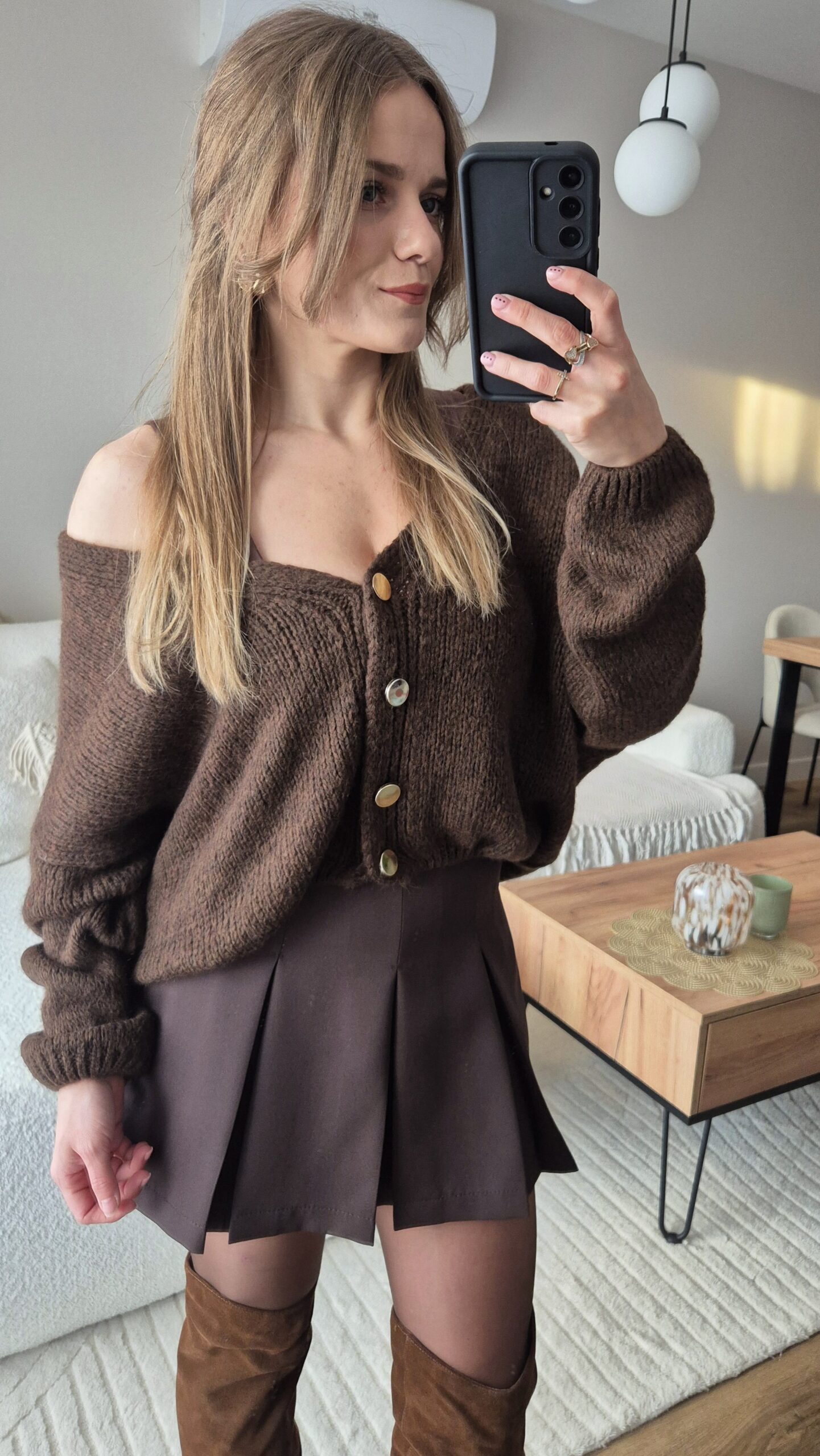 Sweter, sweter damski, brazowy sweter, moda damska, jesienne stylizacje, rozpinany sweter, spódniczko spodenki