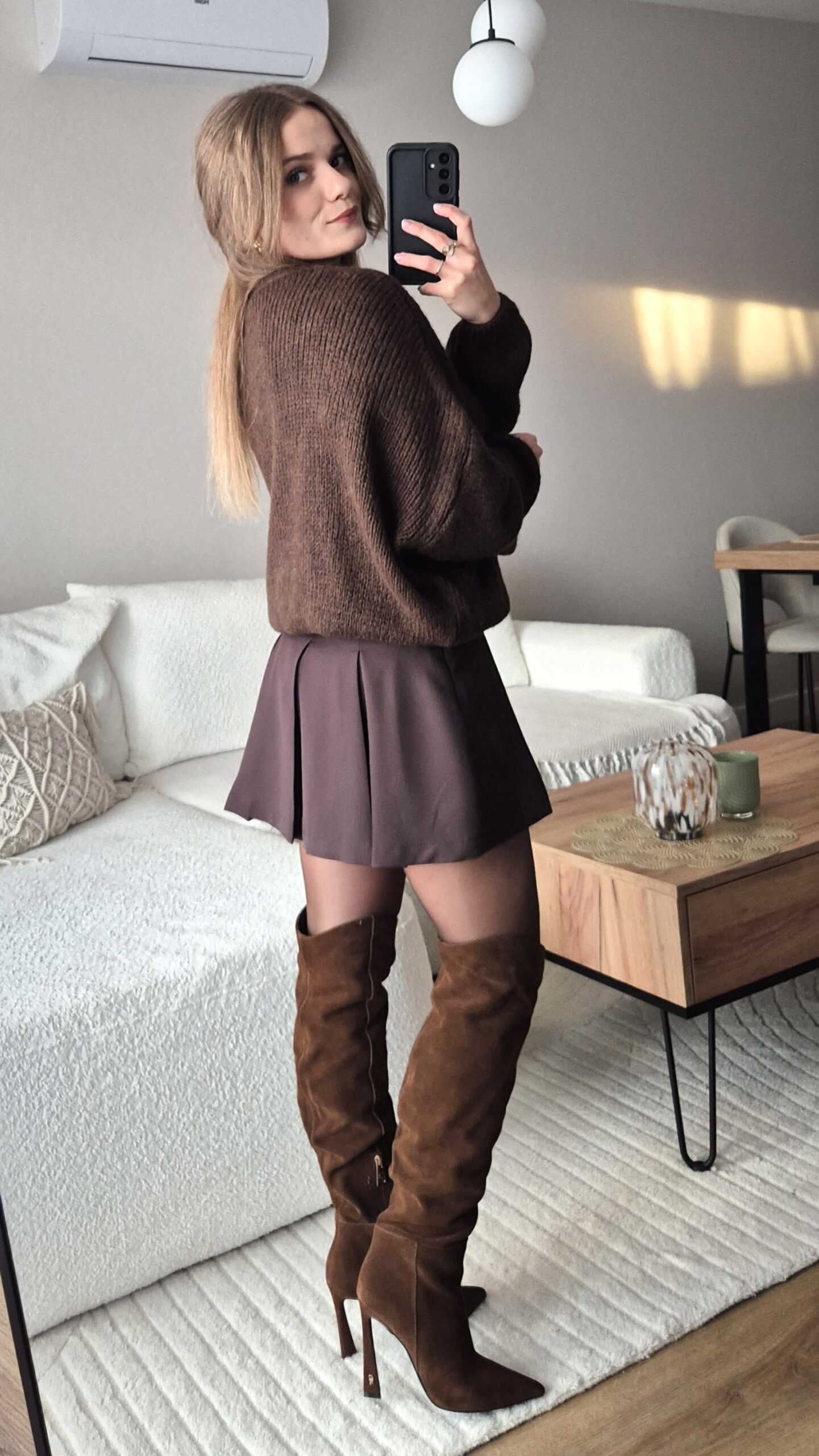 Sweter, sweter damski, brazowy sweter, moda damska, jesienne stylizacje, rozpinany sweter, spódniczko spodenki