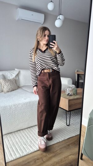 sweter damski, sweter w paski, jesienna moda, moda damska, damski sweterek, sweter z dekoltem w V