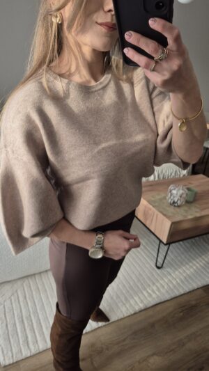 sweter, brązowy sweter, damski sweter, bezowy sweter, sweter z krótkim rekawem, moda damska, legginsy, stylizacje, jesienne stylizacje